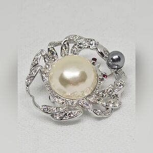 Kenneth Jay Lane KJL Crab Brooch Faux Pearl Rhinestone Silver Tone